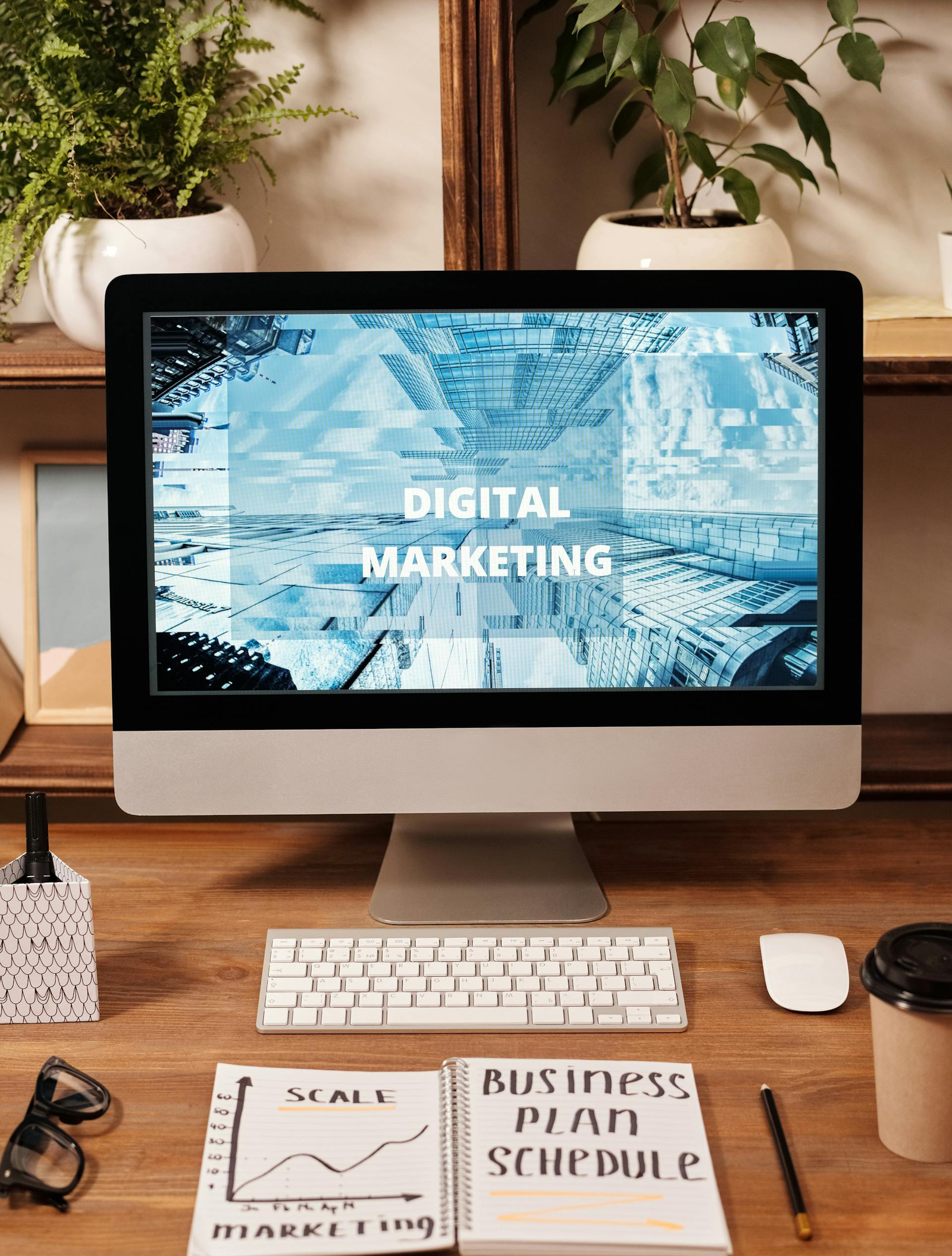 Digitalni marketing - kompjuter za rad na digitalnom marketingu